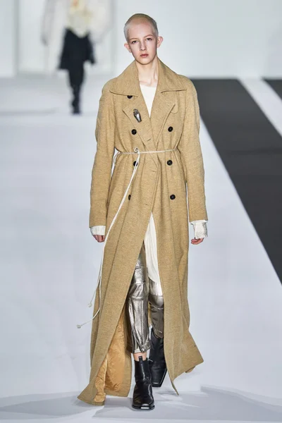 Look 30